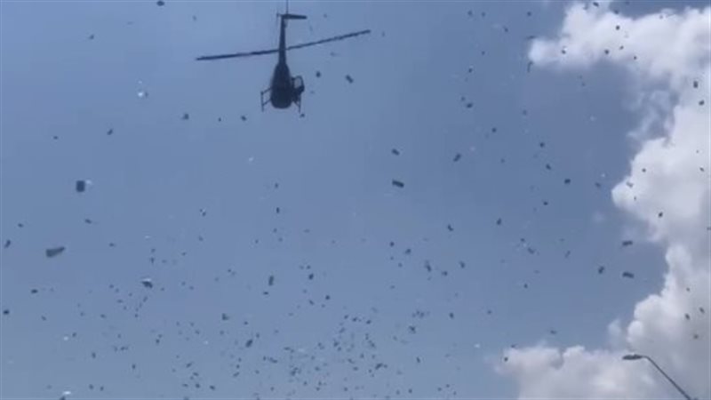 آلاف الدولارات تليقيها