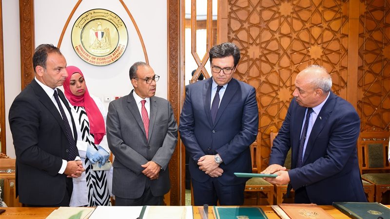 وزيرى الخارجية والثقافة،
