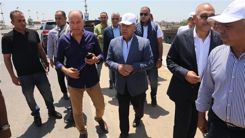 وزير النقل خلال جولة
