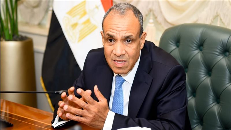 الدكتور بدر عبد العاطى