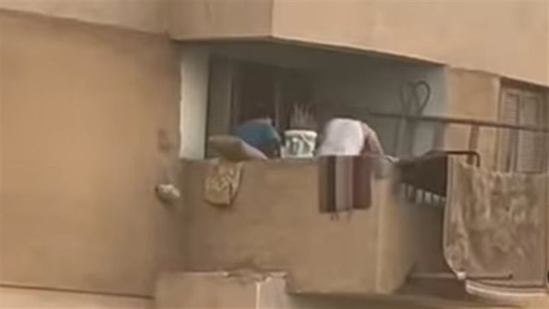 ضرب شديد لطفل البلكونة،