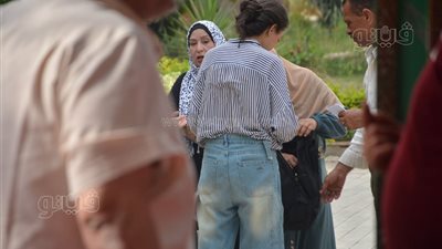 الثانوية العامة 2025، تفتيش الطلاب بالعصا الإلكترونية قبل دخول اللجان (صور)