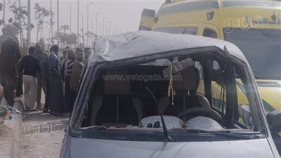 مصرع 3 أشخاص وإصابة 8 آخرين في انقلاب ميكروباص بصحراوي المنيا