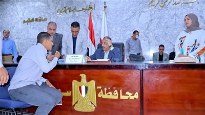 محافظ سوهاج يعقد اللقاء الجماهيري الأسبوعي للاستماع إلى شكاوى وطلبات المواطنين 