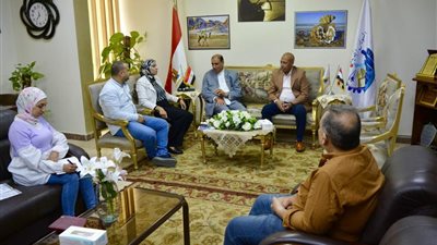 رئيسا جهاز السويس الجديدة والمناطق الحرة يناقشان تطوير المنطقة الحرة للاستثمار بعتاقة