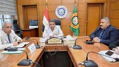 محافظ الدقهلية يعقد اجتماعا لبحث مشكلات المزارعين وتوفير الأسمدة