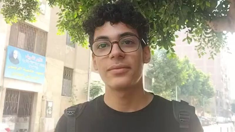 احد طلاب الثانوية