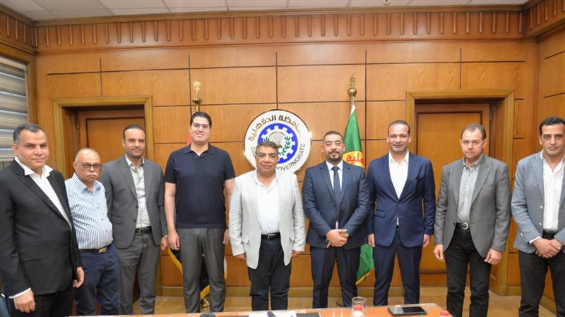 اجتماع المحافظ بالمستثمرين