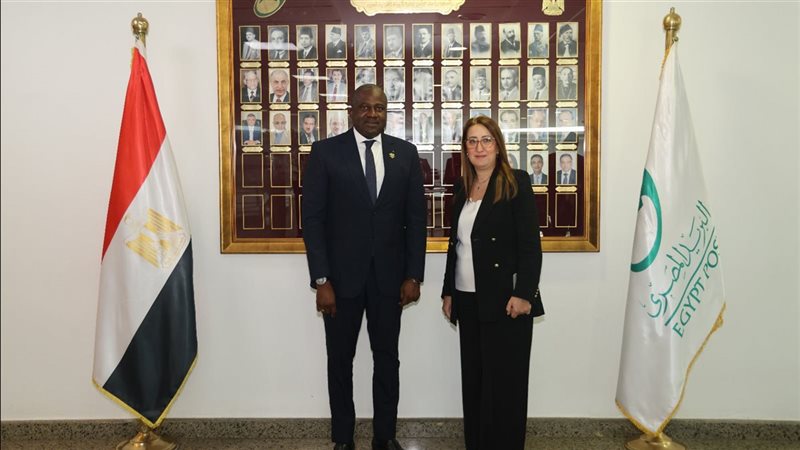 داليا الباز وإيزاك