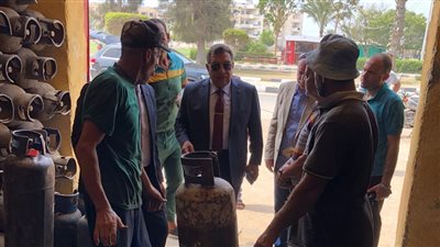اكتشف نقص وزن الأنابيب، محافظ الدقهلية يتفقد مستودع البوتاجاز بجمصة (صور)