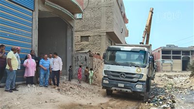 رفع 120 طن مخلفات وناتج تطهير ترعة قرية زيان بالدقهلية