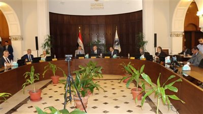 مجلس أمناء جامعة الإسكندرية الأهلية يعقد اجتماعه الثالث بحضور المحافظ