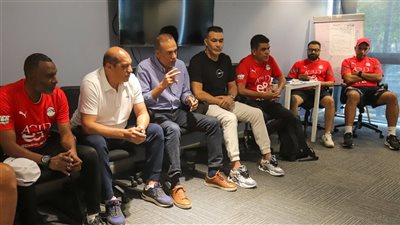 عزام ونبيل والحضري يجتمعون بلاعبي منتخب الناشئين تحت 17 عاما (صور)