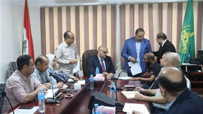 توفير فرص عمل ونقل خط الضغط العالي، أبرز مطالب المواطنين في لقاء محافظ القليوبية