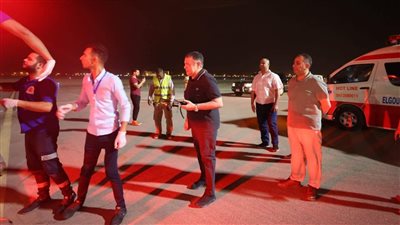 محافظ البحر الأحمر ينتقل إلى موقع حادث حفار جبل الزيت لمتابعة جهود وعملية الإنقاذ (صور)