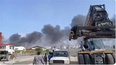 وقوع قتلى ومصابين، انفجار قوي يهز مطار مقديشو الدولي جراء سقوط مروحية عسكرية (فيديو)