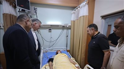 وزير البترول يطمئن على الناجين من حادث بارج خليج السويس 