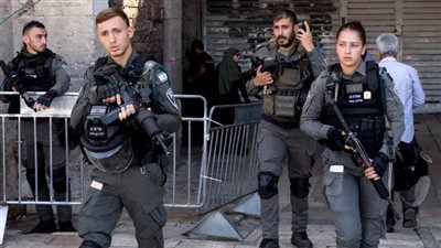 انفجار قنبلة يدوية في ساحة منزل سيدة أعمال مقربة من نتنياهو وسط إسرائيل