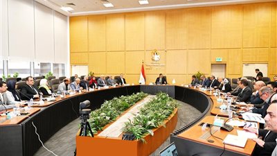 وزير الإسكان يتابع توفيق الأوضاع بالأراضي المنضمة لأحوزة عددٍ من المدن الجديدة 