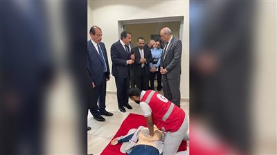وزير الصحة: توفير أجهزة إزالة الرجفان القلبي بمطار القاهرة الدولي لحالات توقف القلب