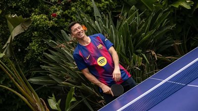 برشلونة يكشف عن قميصه للموسم الجديد (فيديو)