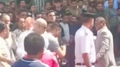 لحظة وصول الطب الشرعي لمناظرة جثمان الفنان أحمد عامر (صور)