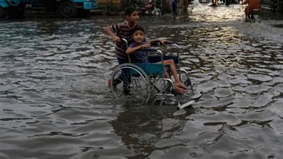 مقتل 64 شخصا جراء الفيضانات والأمطار الغزيرة في باكستان