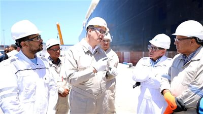لتأمين إمدادات الغاز، وزير البترول يشرف علي أعمال التغويز بميناء الدخيلة