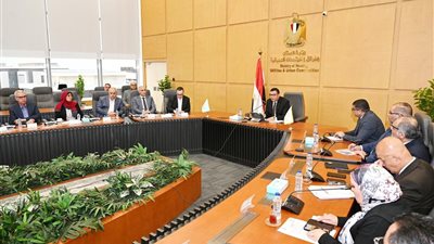 وزير الإسكان يعقد اجتماعًا لمتابعة الموقف التنفيذي لمشروع حدائق تلال الفسطاط