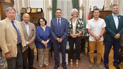 نائب رئيس جامعة القاهرة يبحث تعزيز التعاون مع مجموعة الكليات المركزية بفرنسا