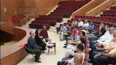 قصور الثقافة ومحافظة البحر الأحمر تبحثان آليات تشغيل مسرح الغردقة