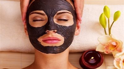 قناع الفحم لتنقية مسام البشرة ومقاومة حب الشباب 