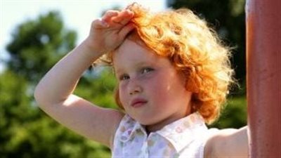 مخاطر الطقس الحار على الأطفال وطرق تفاديها