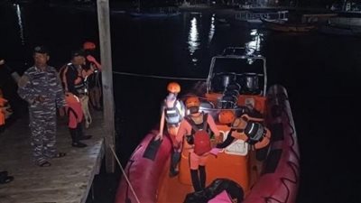 قتلى ومفقودون، غرق عبارة تقل 65 شخصا قرب بالي الإندونيسية (فيديو)