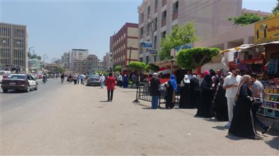 وسط تعزيزات أمنية، توافد طلاب الثانوية العامة بالدقهلية لأداء امتحاني الكيمياء والجغرافيا (صور) 