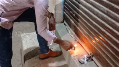 إغلاق وتشميع 71 محل ومقهى غير مرخصة يديرها وافدون أفارقة بأسوان (صور)