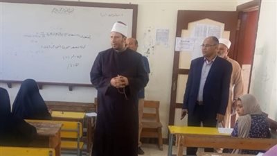 رئيس منطقة الإسكندرية الأزهرية يتابع امتحانات الثانوية بمعهد فتيات سموحة