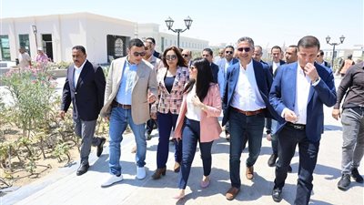وزير الإسكان يصطحب وزراء التخطيط والتنمية المحلية والزراعة والتموين في جولة تفقدية بالعلمين الجديدة