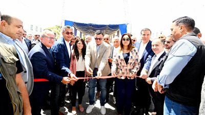 5 وزراء يفتتحون فرع سلسلة 