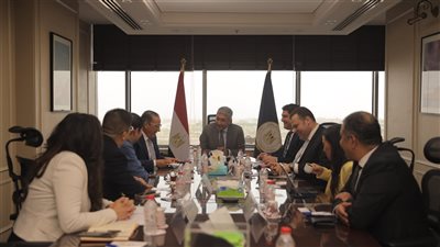 وزير السياحة والآثار يبحث تطوير مجال البواخر ومنتج السياحة النيلية في مصر
