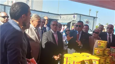 وفد برلماني يشارك محافظ جنوب سيناء افتتاح مبادرة سوق اليوم الواحد بشرم الشيخ 