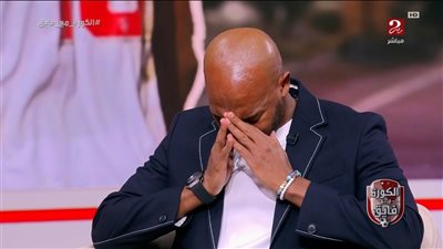 شيكابالا يعلق حذاءه بـ 