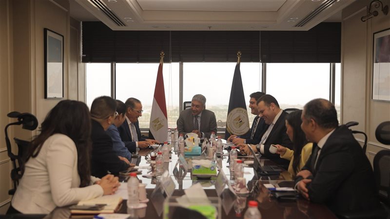 اجتماع وزير السياحة