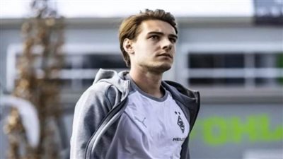 بوروسيا مونشنجلادباخ يعاقب لاعبه بغرامة ضخمة لهذا السبب