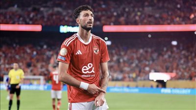 نادٍ جديد يتحرك لضم وسام أبو علي من الأهلي 