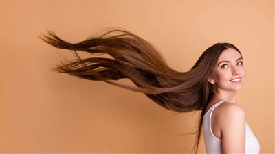 وصفة طبيعية بزيت النعناع وفيتامين E لعلاج مشاكل الشعر 