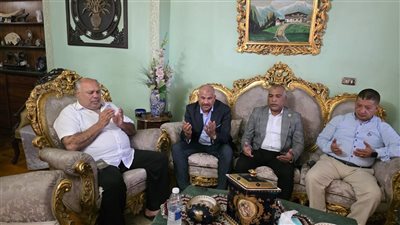 رئيس نقابة البترول يقدم واجب العزاء في شهيد الحفار بالبحر الأحمر