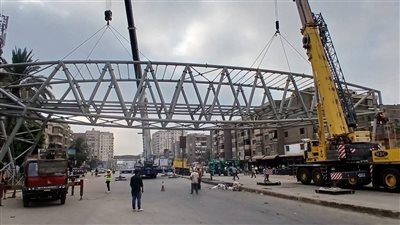 الانتهاء من تركيب الجسم المعدني لـ كوبري المشاة بمحور العصار بشبرا الخيمة