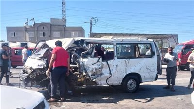 إصابة 12 شخصا في تصادم ميكروباص ونقل ثقيل على طريق دمياط الجديدة