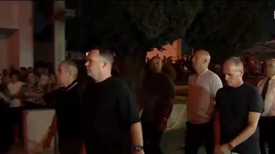 وصول أرني سلوت ولاعبي ليفربول إلى جنازة دييجو جوتا (فيديو)